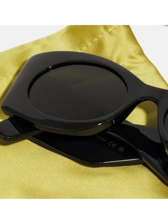 New- ? Original  Gucci GG0810S 001 Oval Quilted Thick Rim sunglasse main image 10